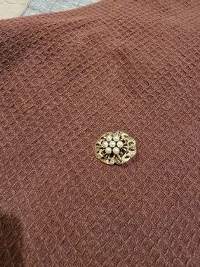 Vintage Gold-Tone Pearl Cluster Floral Brooch - Elegant Women's Accessory